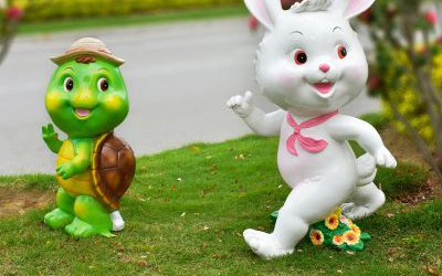 公园草坪创意玻璃钢可爱卡通动物雕塑