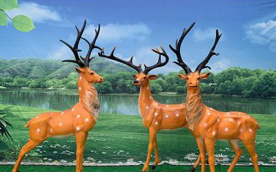 公园景区大型仿真动物玻璃钢彩绘梅花鹿雕塑