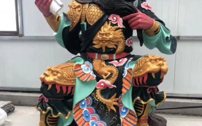 景点大型玻璃钢彩绘看书的关公雕塑