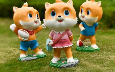 公园景区玻璃钢卡通彩绘松鼠雕塑