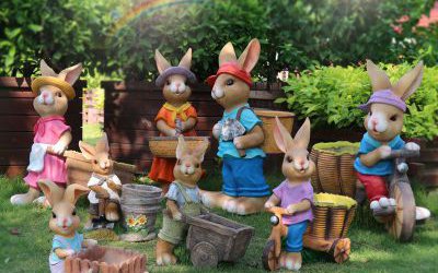 户外草坪玻璃钢彩绘一群可爱兔子雕塑