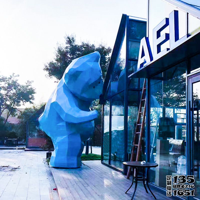 景区商场熊爬窗造型玻璃钢几何熊雕塑