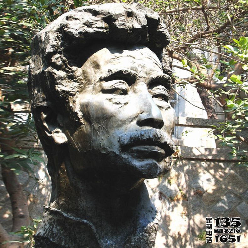 校园名人肖像玻璃钢鲁迅雕塑 校园名人肖像玻璃钢鲁迅雕塑