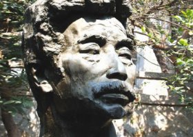 校园名人肖像玻璃钢鲁迅雕塑