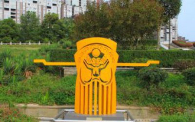 公园景区创意抽象玻璃钢脸谱雕塑