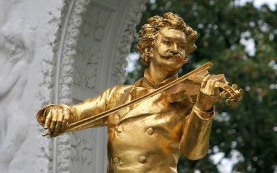 校园名人奥地利作曲家圆舞曲之约翰·施特劳斯鎏金玻璃钢仿铜雕塑