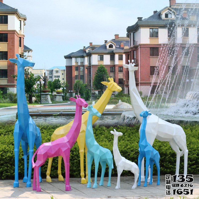 玻璃钢彩绘五颜六色的户外景观动物几何长颈鹿雕塑