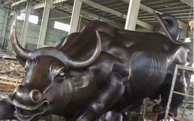户外广场摆放的玻璃钢仿铜大型景观华尔街牛雕塑