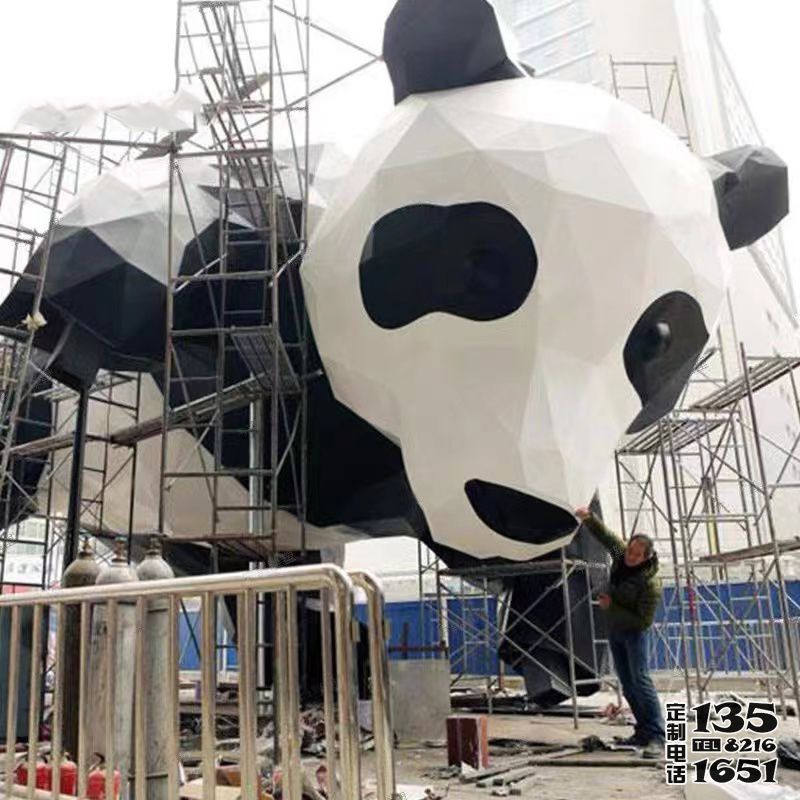 城市户外大型仿真玻璃钢几何熊猫雕塑 城市户外大型仿真玻璃钢几何熊猫雕塑