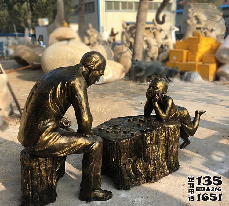 公园景区玻璃钢仿铜下象棋的人物雕塑 公园景区玻璃钢仿铜下象棋的人物雕塑