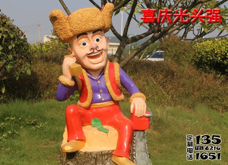 城市公园广场摆放彩绘卡通玻璃钢光头强雕塑 城市公园广场摆放彩绘卡通玻璃钢光头强雕塑
