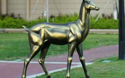 公园大型仿真动物玻璃钢仿铜鹿雕塑