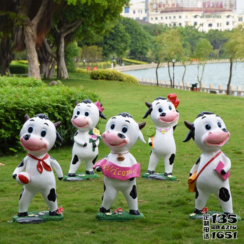 游乐场动物园玻璃钢卡通创意站立的奶牛雕塑 游乐场动物园玻璃钢卡通创意站立的奶牛雕塑