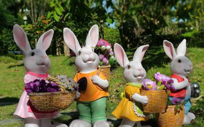 农场创意玻璃钢卡通拿着花篮的兔子雕塑