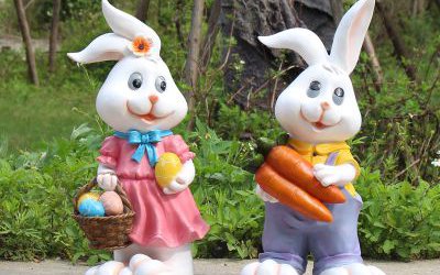 公园路边玻璃钢彩绘卡通兔子雕塑