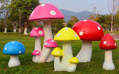 公园草坪卡通玻璃钢彩绘蘑菇雕塑