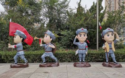户外广场创意玻璃钢卡通园林装饰品美陈摆件小红军雕塑
