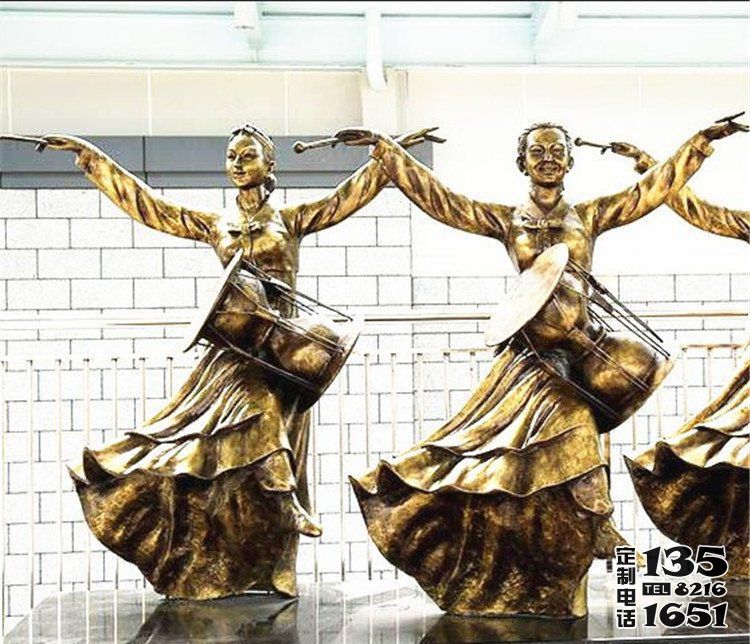 花园摆放少数民族跳舞人物玻璃钢仿铜雕塑