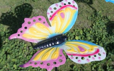 公园草坪玻璃钢卡通景区彩绘蝴蝶雕塑