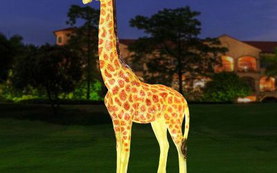 公园玻璃钢仿真动物户外大型景观照明长颈鹿雕塑