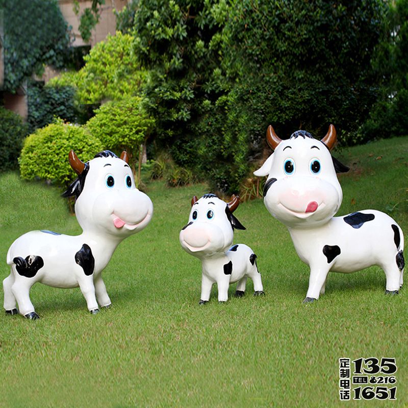 户外草坪玻璃钢卡通可爱的奶牛雕塑