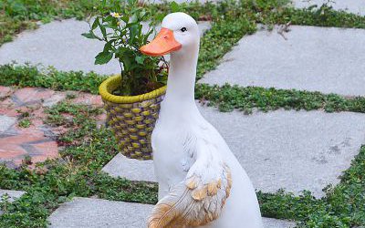 公园小路玻璃钢仿真卡通鸭子雕塑