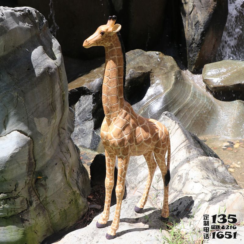 公园户外景区创意玻璃钢仿真动物长颈鹿雕塑