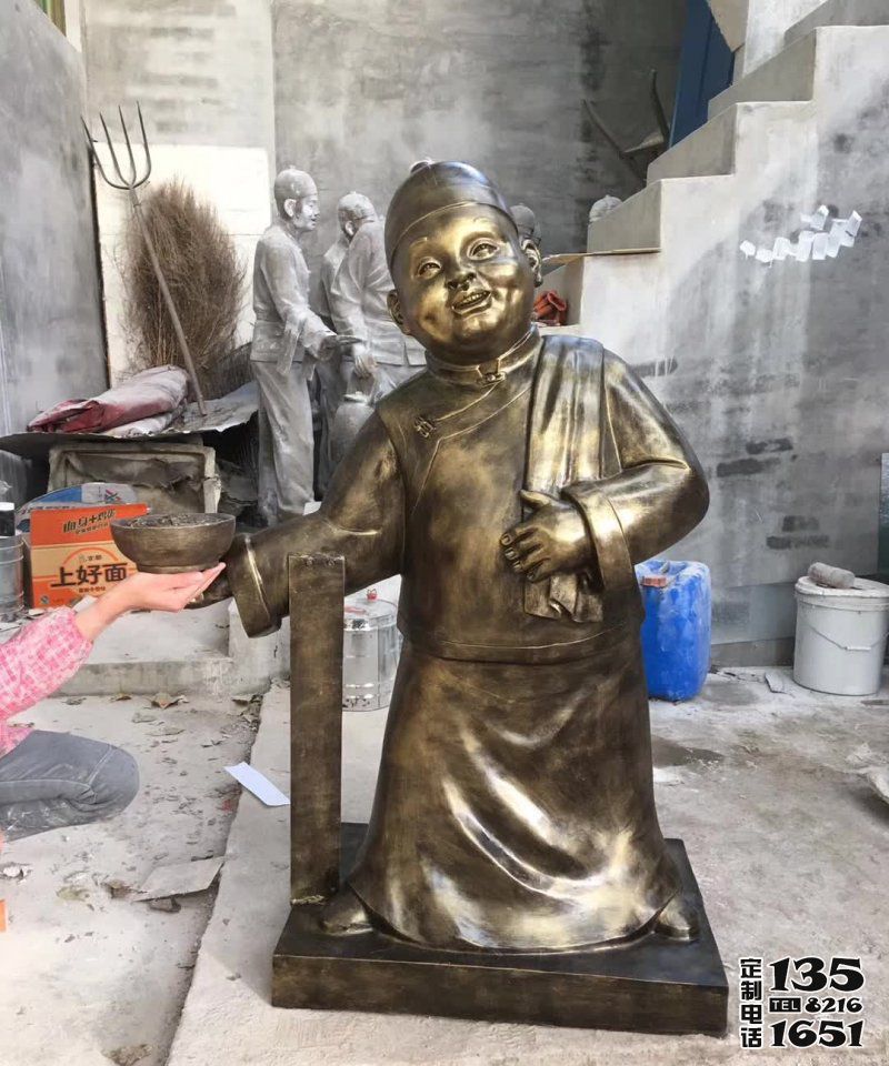 街道玻璃钢仿铜民俗小品店小二人物雕塑 街道玻璃钢仿铜民俗小品店小二人物雕塑