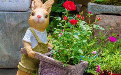 公园景区玻璃钢彩绘推着花盆车的兔子雕塑