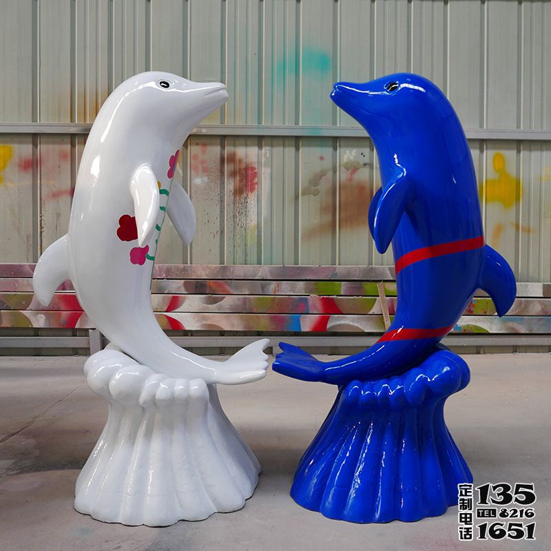 影院摆放一对玻璃钢卡通海豚雕塑