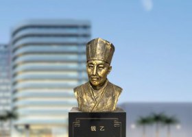 校园摆放宋代著名的儿科医家钱乙头像铜雕