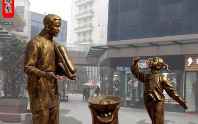 步行街摆放玻璃钢仿铜小吃人物雕塑