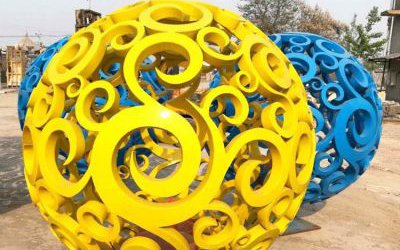 广场不锈钢彩绘镂空球雕塑