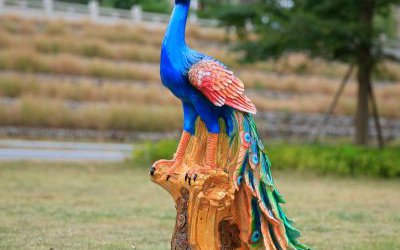 公园街道摆放的玻璃钢彩绘孔雀雕塑