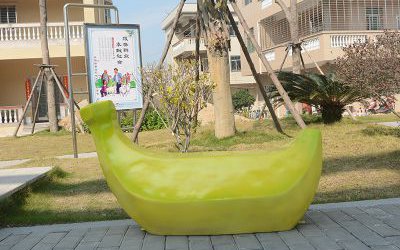 广场创意玻璃钢卡通水果香蕉雕塑