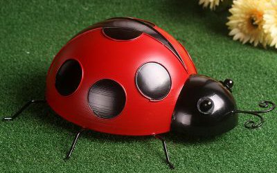 室内摆放的玻璃钢仿真七星瓢虫雕塑