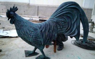 农场花园摆放的玻璃钢仿铜鸡雕塑