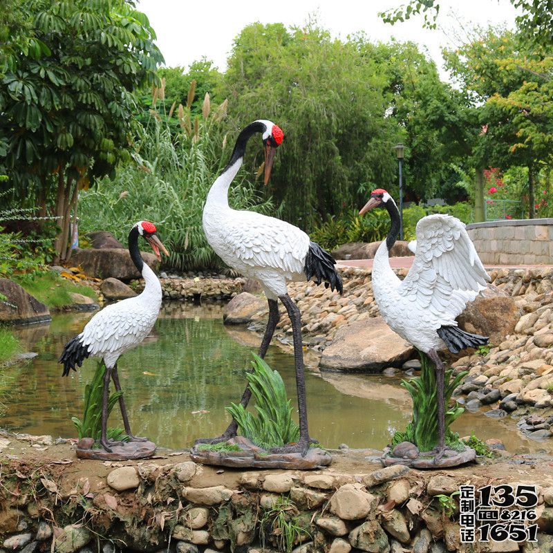玻璃钢彩绘仿真动物景观装饰品池塘边上的丹顶鹤雕塑