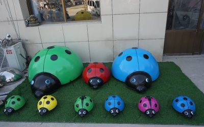 公园摆放的玻璃钢卡通仿真动物瓢虫雕塑