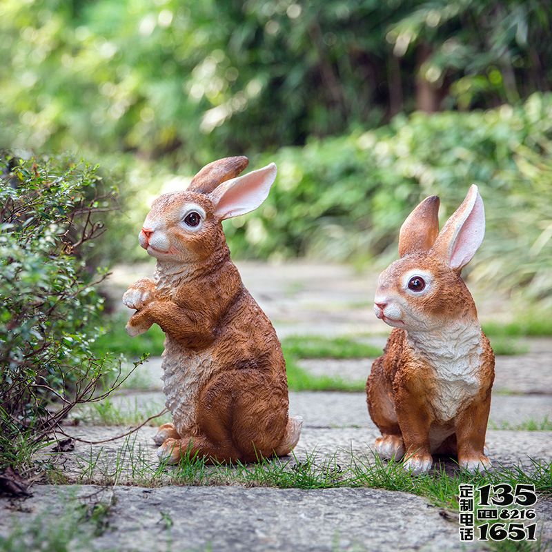 户外公园两只玻璃钢仿真动物兔子雕塑
