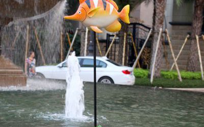 酒店喷泉一只玻璃钢彩绘卡通鱼雕塑