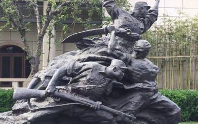 景区玻璃钢仿铜浴血奋战的八路军战士雕塑