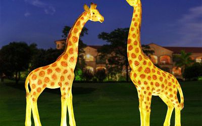 玻璃钢彩绘户外公园照明长颈鹿雕塑