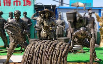广场在田地收麦子干农活的农耕人物玻璃钢仿铜雕塑