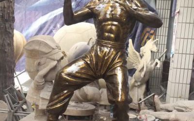 商场室内摆放名人李小龙打拳玻璃钢仿铜雕塑