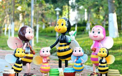 户外景区游乐场玻璃钢彩绘卡通蜜蜂雕塑