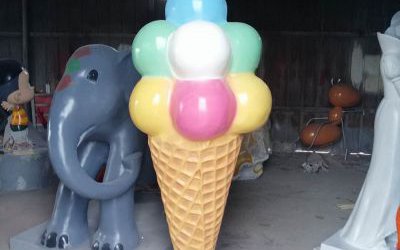 儿童游乐园门口彩色球玻璃钢彩绘冰淇淋雕塑
