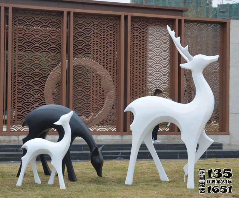 公园玻璃钢抽象梅花鹿雕塑