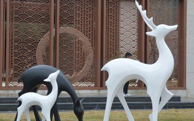 公园玻璃钢抽象梅花鹿雕塑