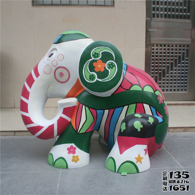 游乐场玻璃钢彩绘大象雕塑 游乐场玻璃钢彩绘大象雕塑